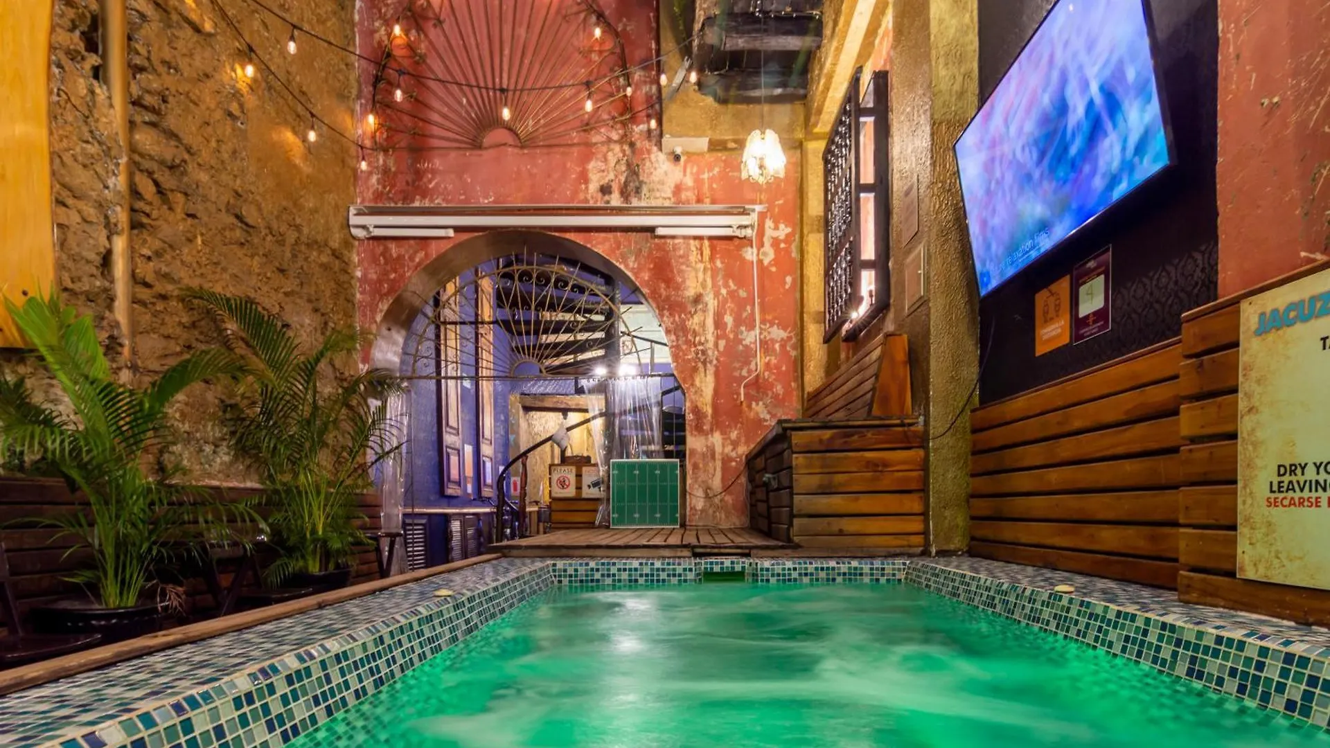 The Clock Hostel & Suites Cartagena